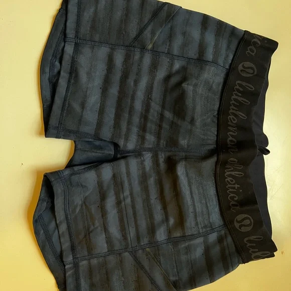 lululemon athletica womens Navy Striped Shorts - Picture 3 of 3